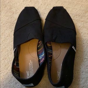 Men’s Black Toms- women’s size 10